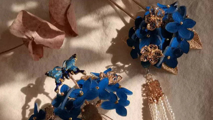 HAIR ORNAMENT