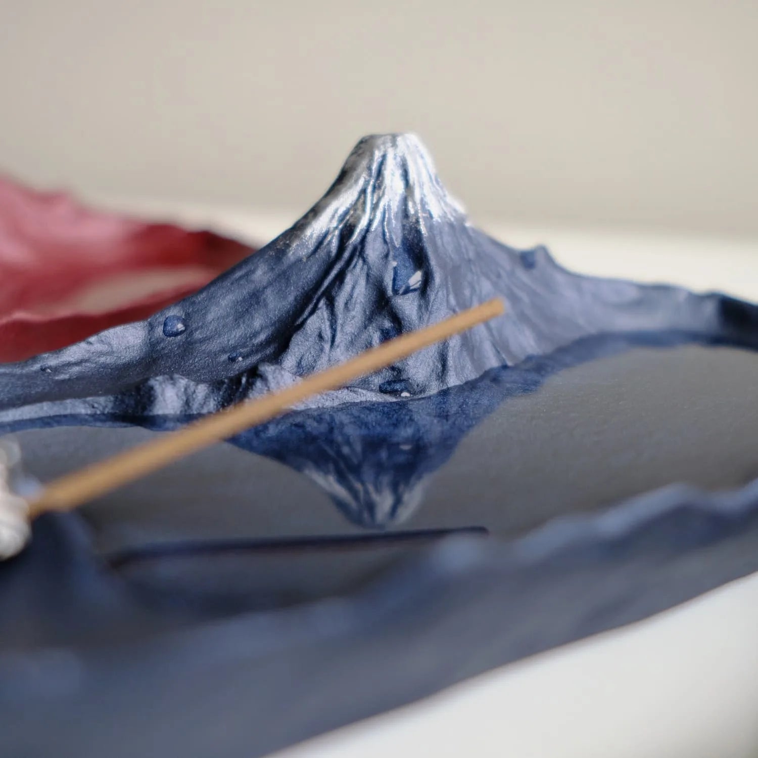 Sakasa Fuji (さかさ富士) – Mt. Fuji Incense Holder & Water Mirror (Blue)