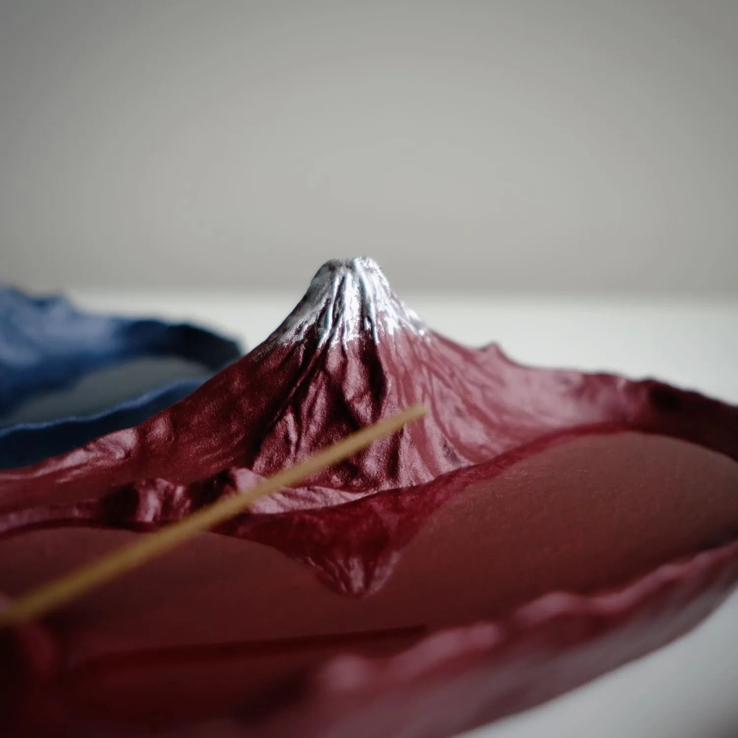 Sakasa Fuji (さかさ富士) – Mt. Fuji Incense Holder & Water Mirror (Red)