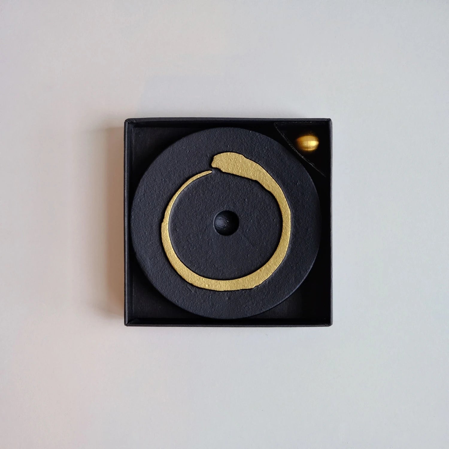Enso (円相) – Zen Circle Brass & Steel Incense Holder