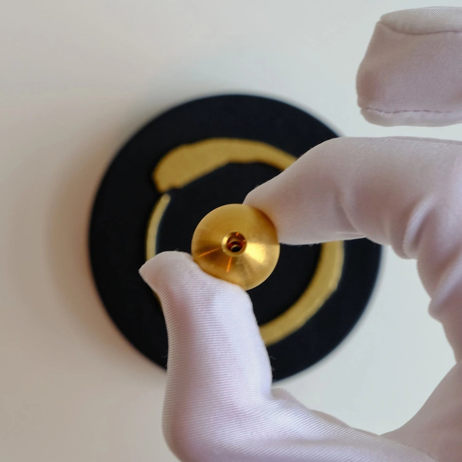 Enso (円相) – Zen Circle Brass & Steel Incense Holder