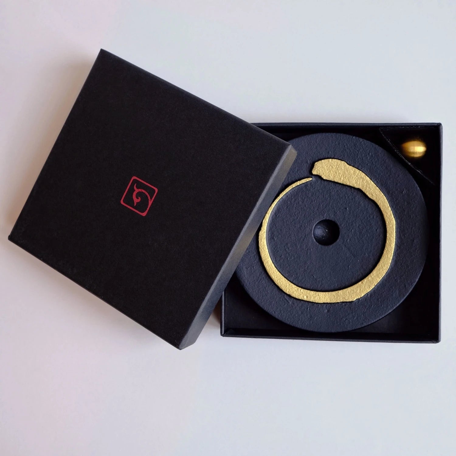 Enso (円相) – Zen Circle Brass & Steel Incense Holder