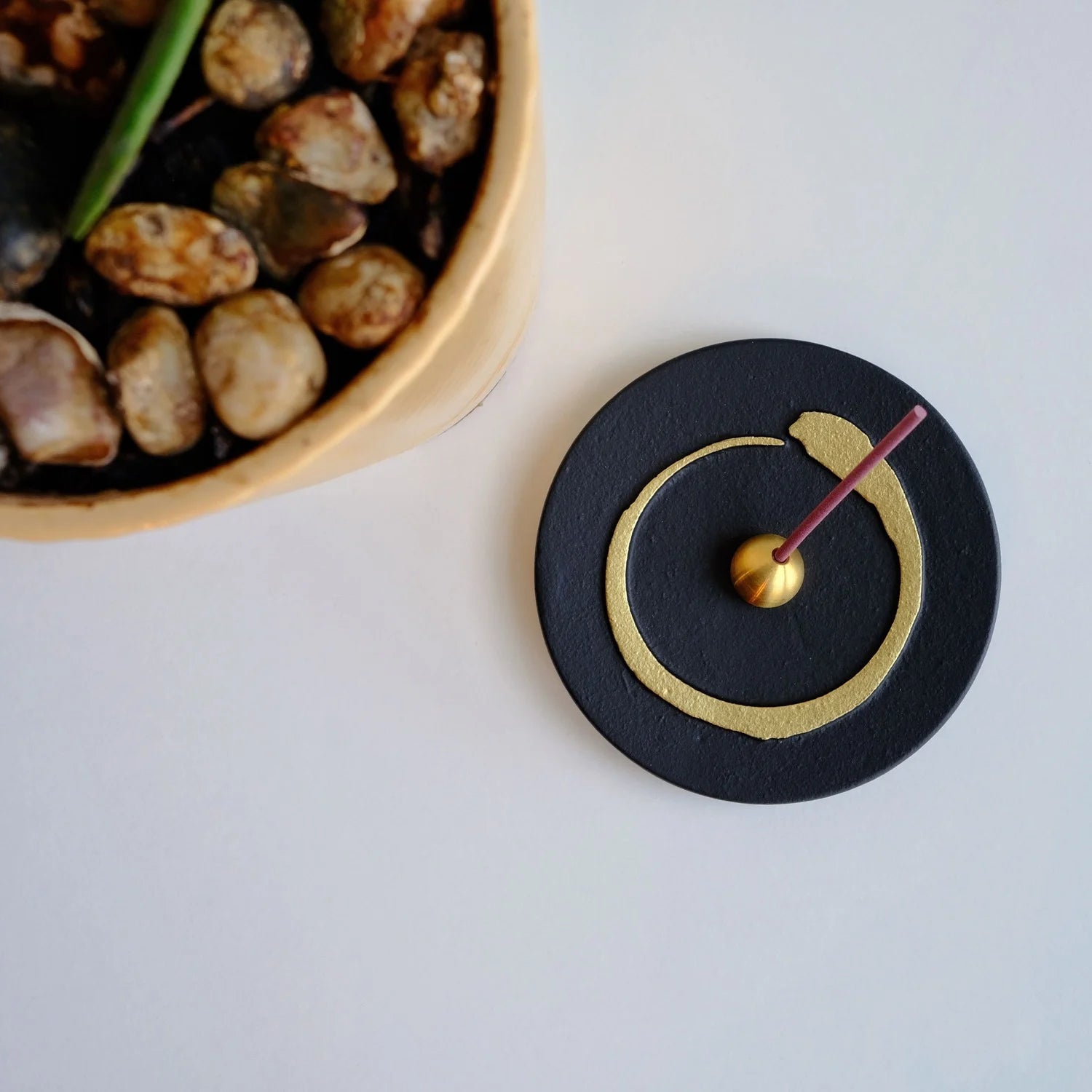 Enso (円相) – Zen Circle Brass & Steel Incense Holder