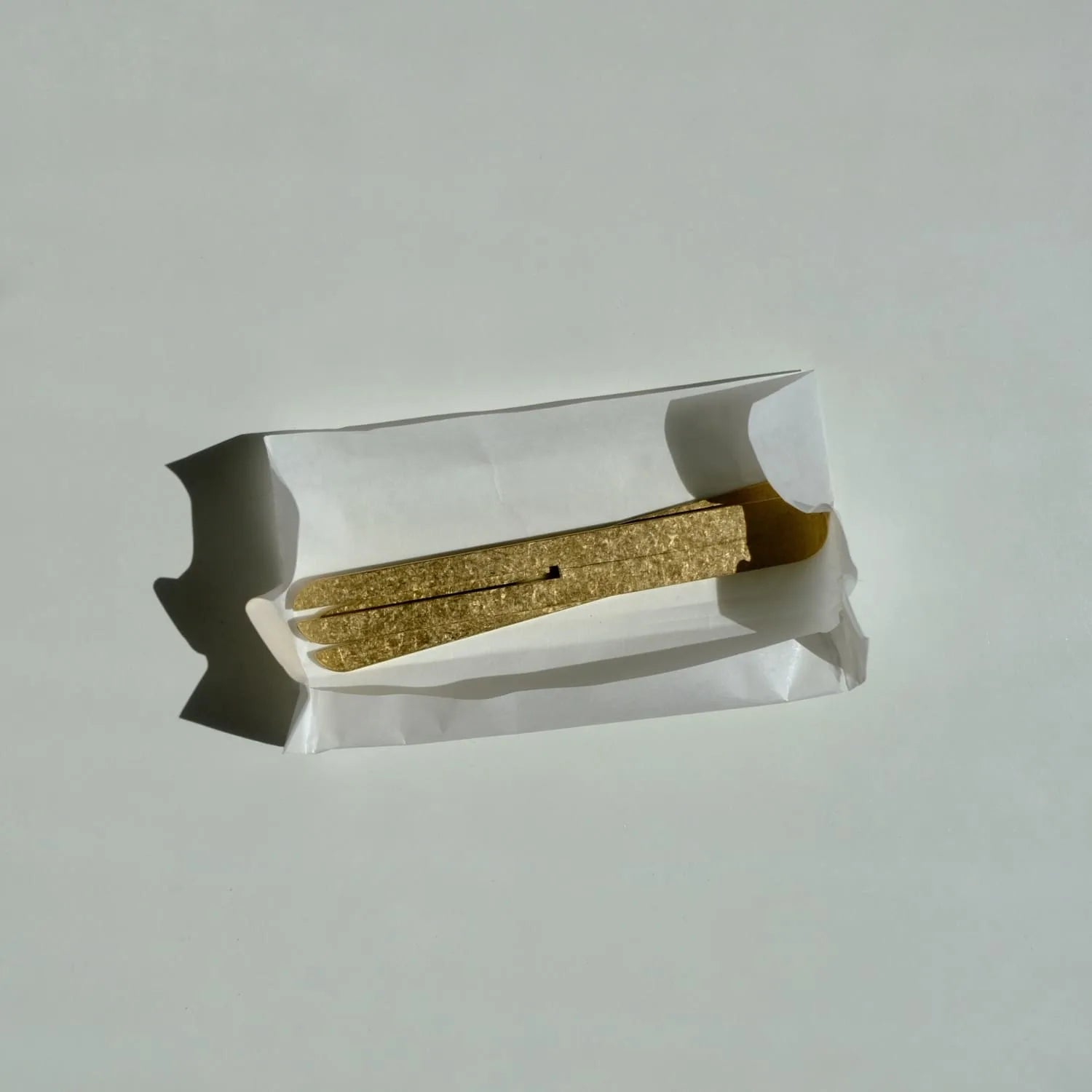 Ordi – Minimalist Brass Cutlery Rest (Long)