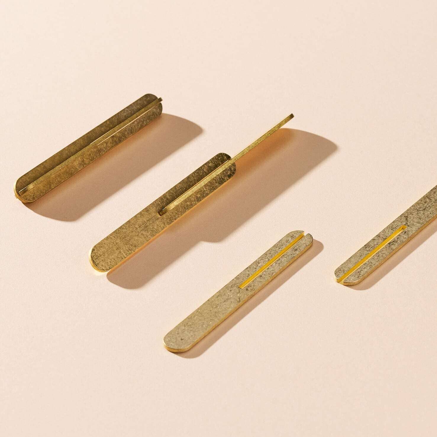 Ordi – Minimalist Brass Cutlery Rest (Long)