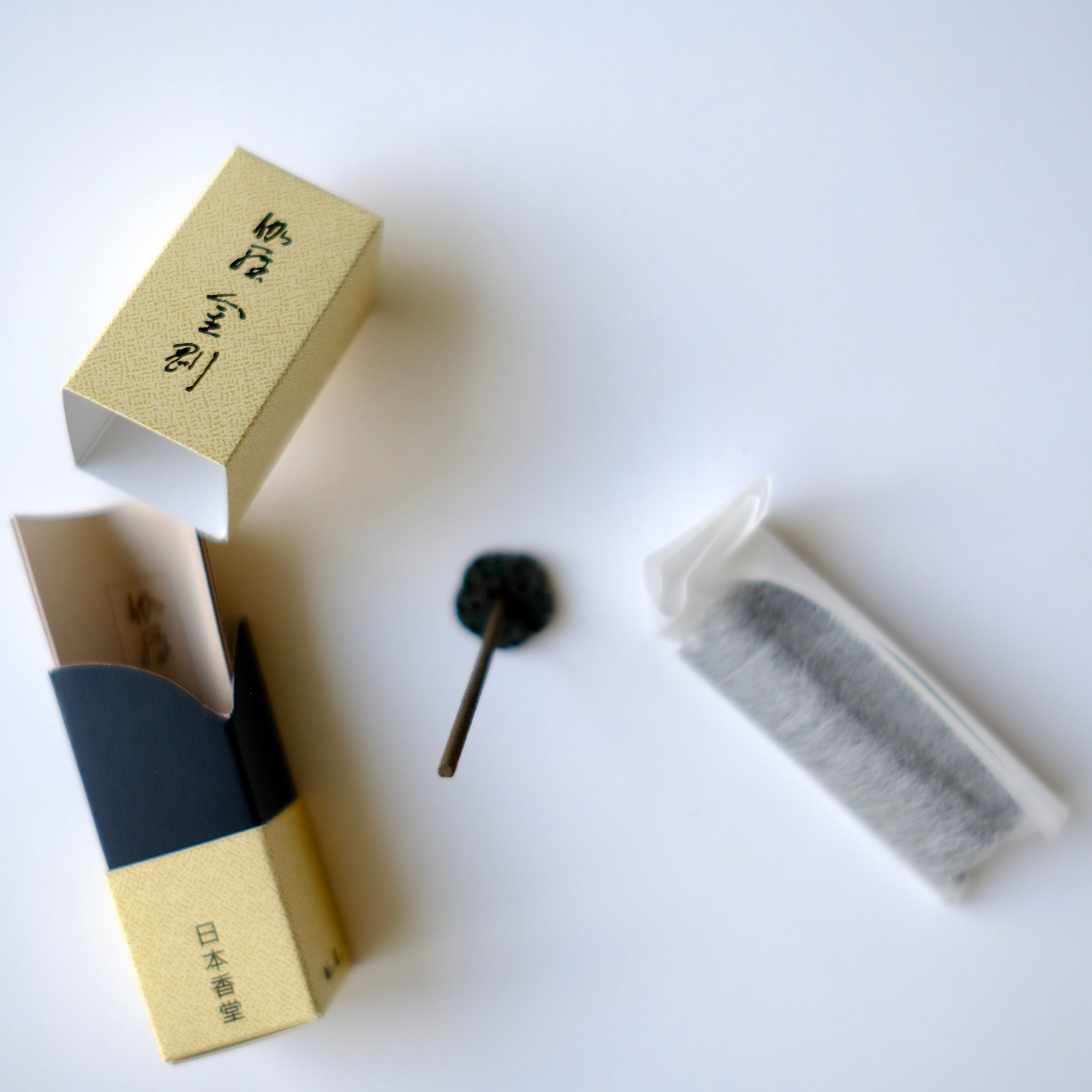 Kyara Kongo (伽羅金剛) – Diamond Aloeswood Incense (24 Sticks)