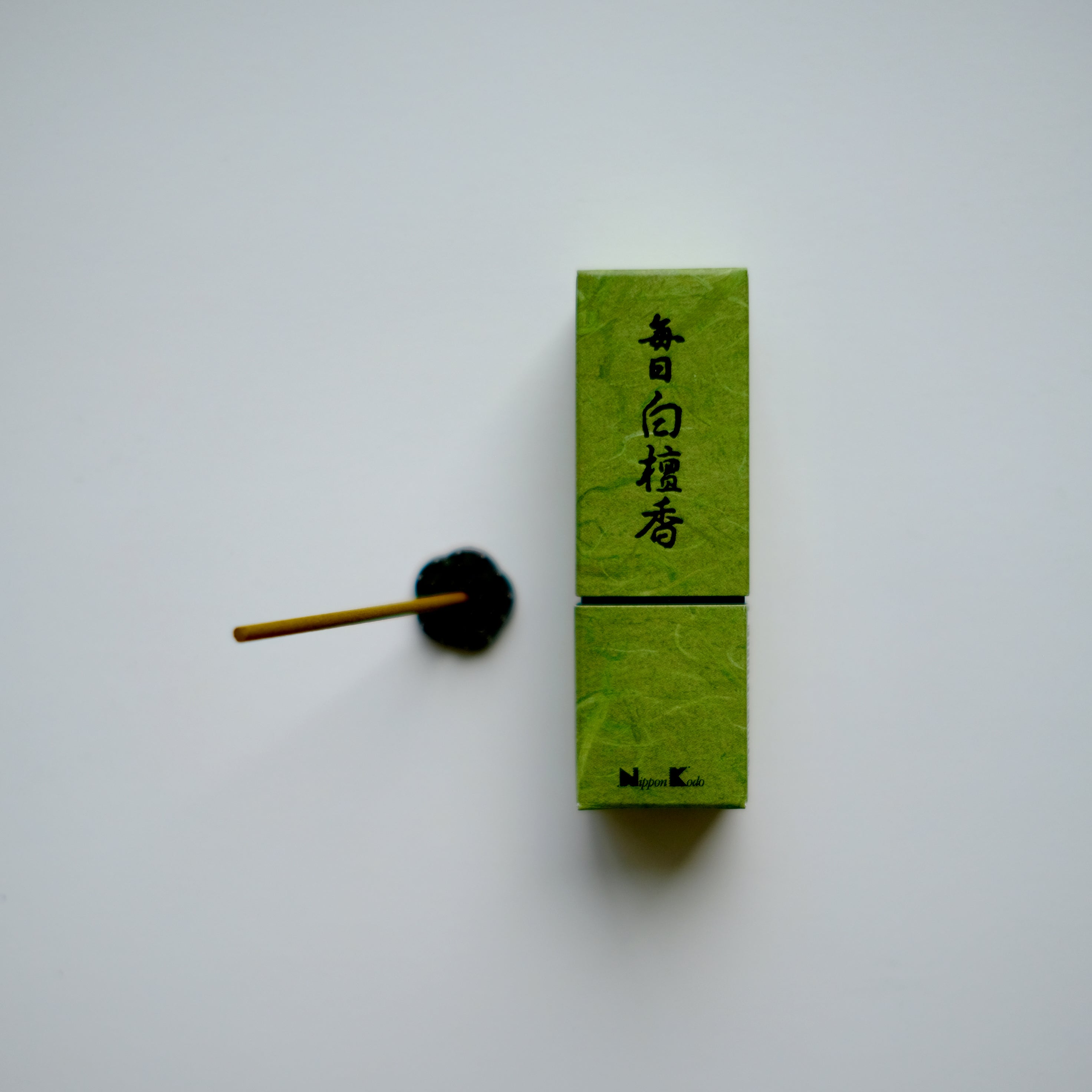 Mainichi Byakudan (毎日白檀香) – Everyday Sandalwood Incense (24 Sticks)