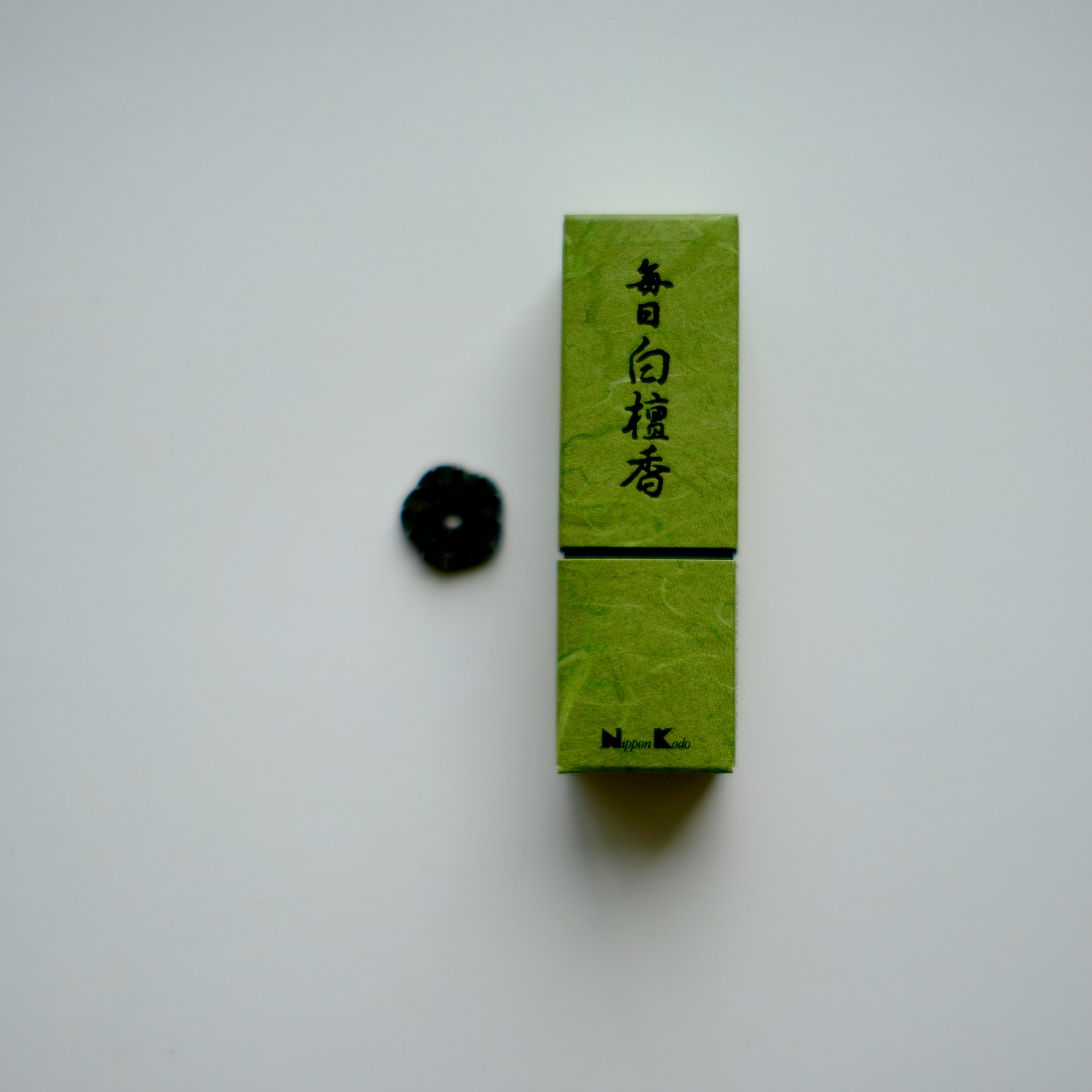 Mainichi Byakudan (毎日白檀香) – Everyday Sandalwood Incense (24 Sticks)