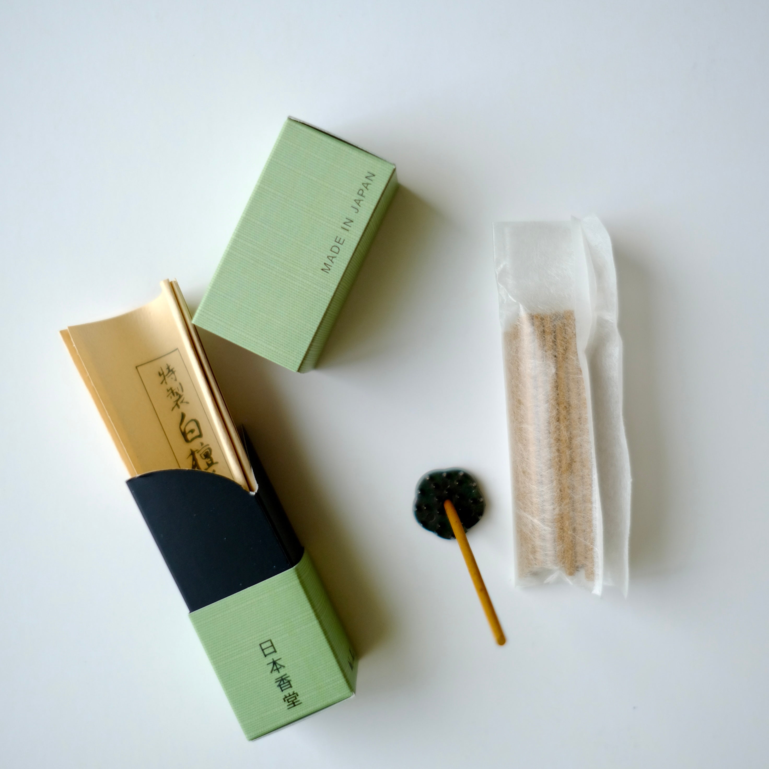 Tokusei Byakudan (特製白檀香) – Specially Selected Sandalwood Incense (24 Sticks)