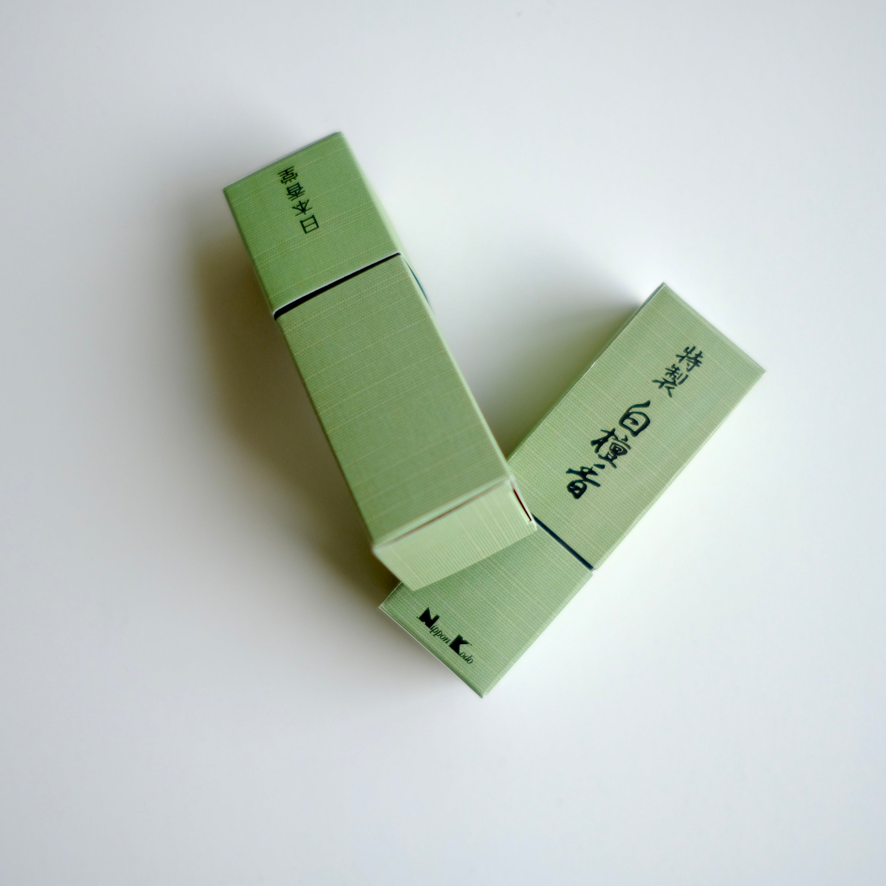 Tokusei Byakudan (特製白檀香) – Specially Selected Sandalwood Incense (24 Sticks)