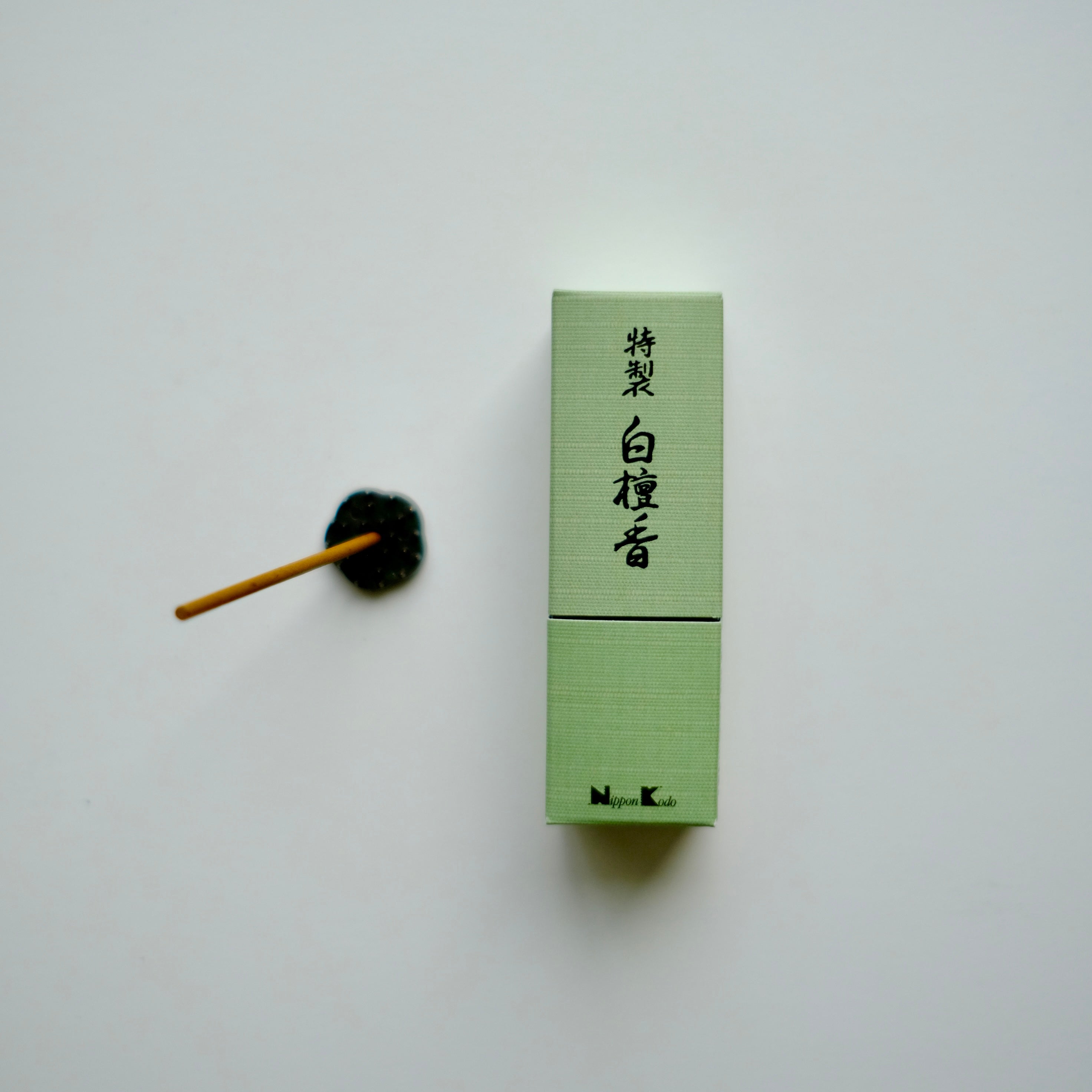 Tokusei Byakudan (特製白檀香) – Specially Selected Sandalwood Incense (24 Sticks)