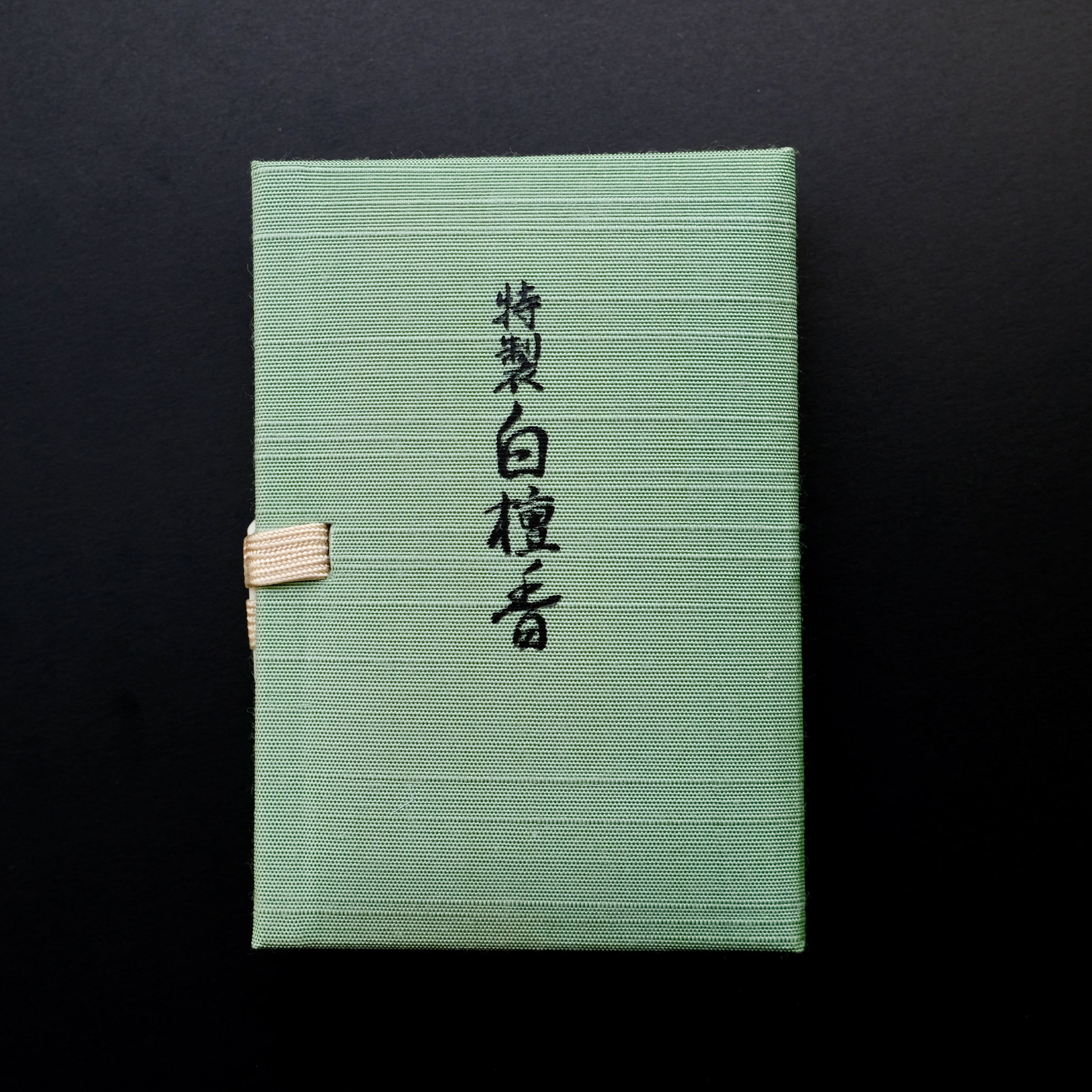 Tokusei Byakudan (特製白檀香) – Specially Selected Sandalwood Incense (60 Sticks)