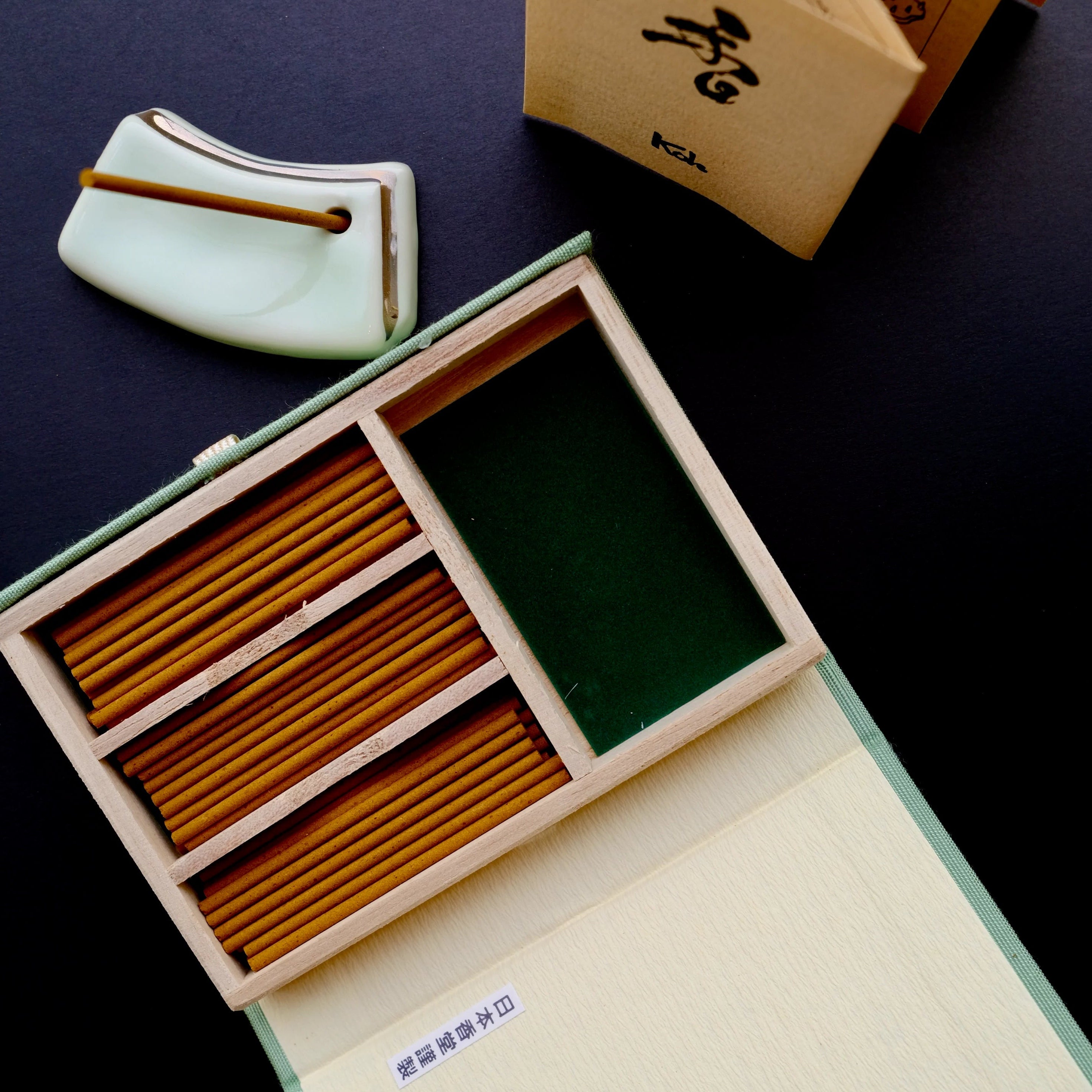 Tokusei Byakudan (特製白檀香) – Specially Selected Sandalwood Incense (60 Sticks)