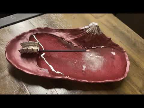 Sakasa Fuji (さかさ富士) – Mt. Fuji Incense Holder & Water Mirror (Red)