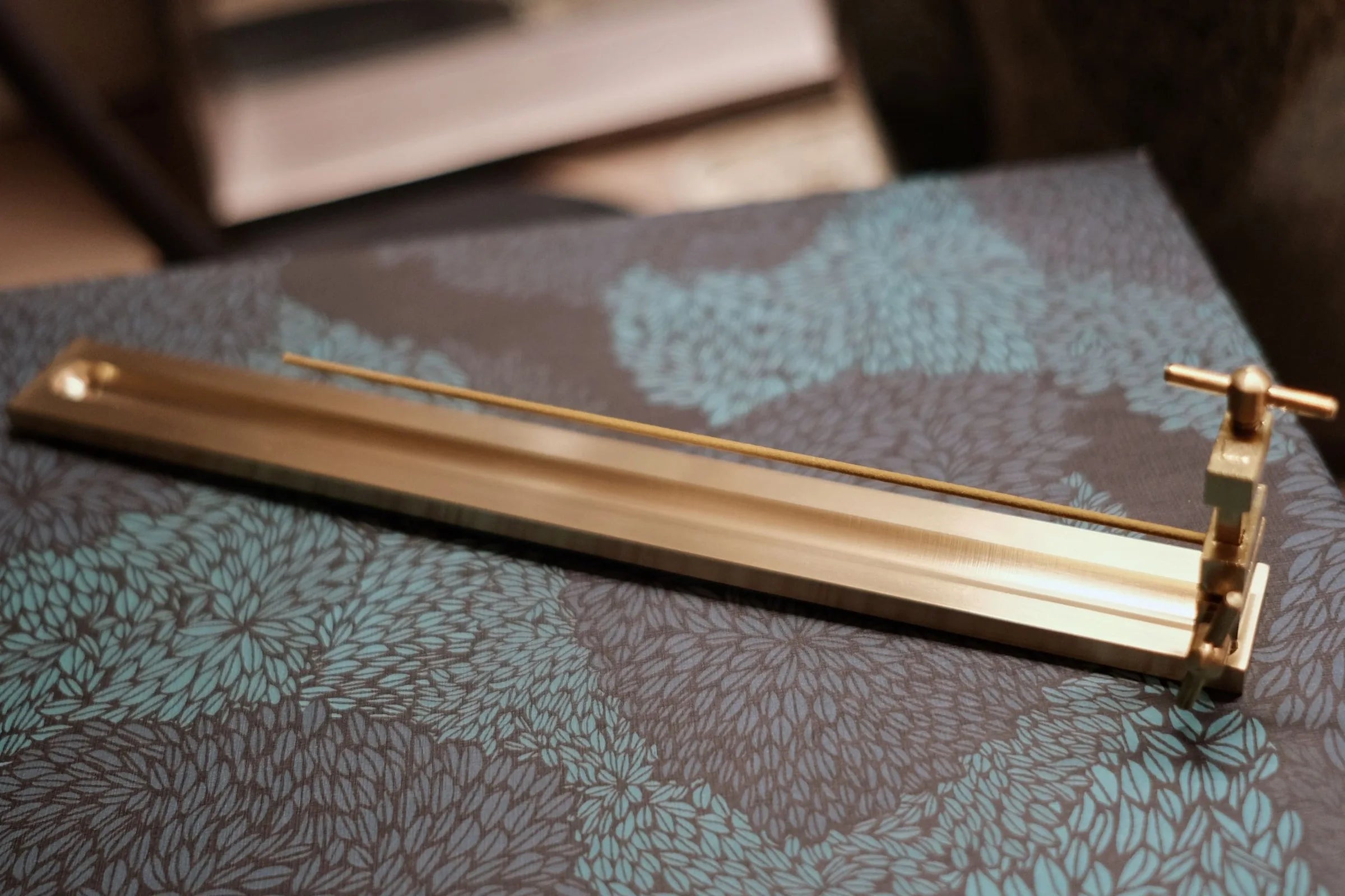 FLOCCUS – Branch Brass Clamp Incense Holder (Long)