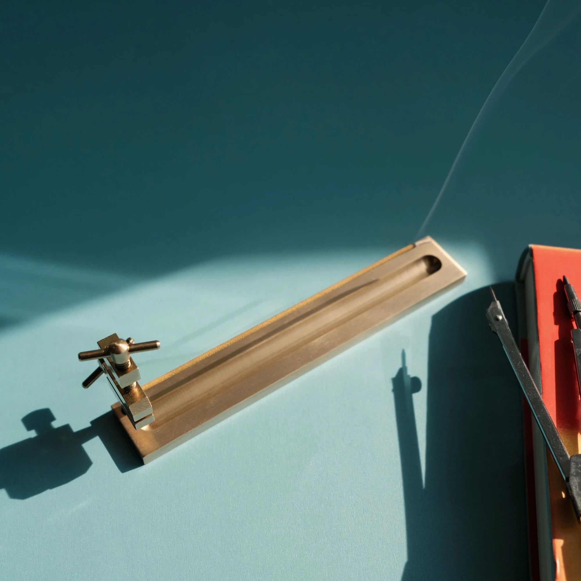 FLOCCUS – BRANCH Brass Clamp Incense Holder (Short)