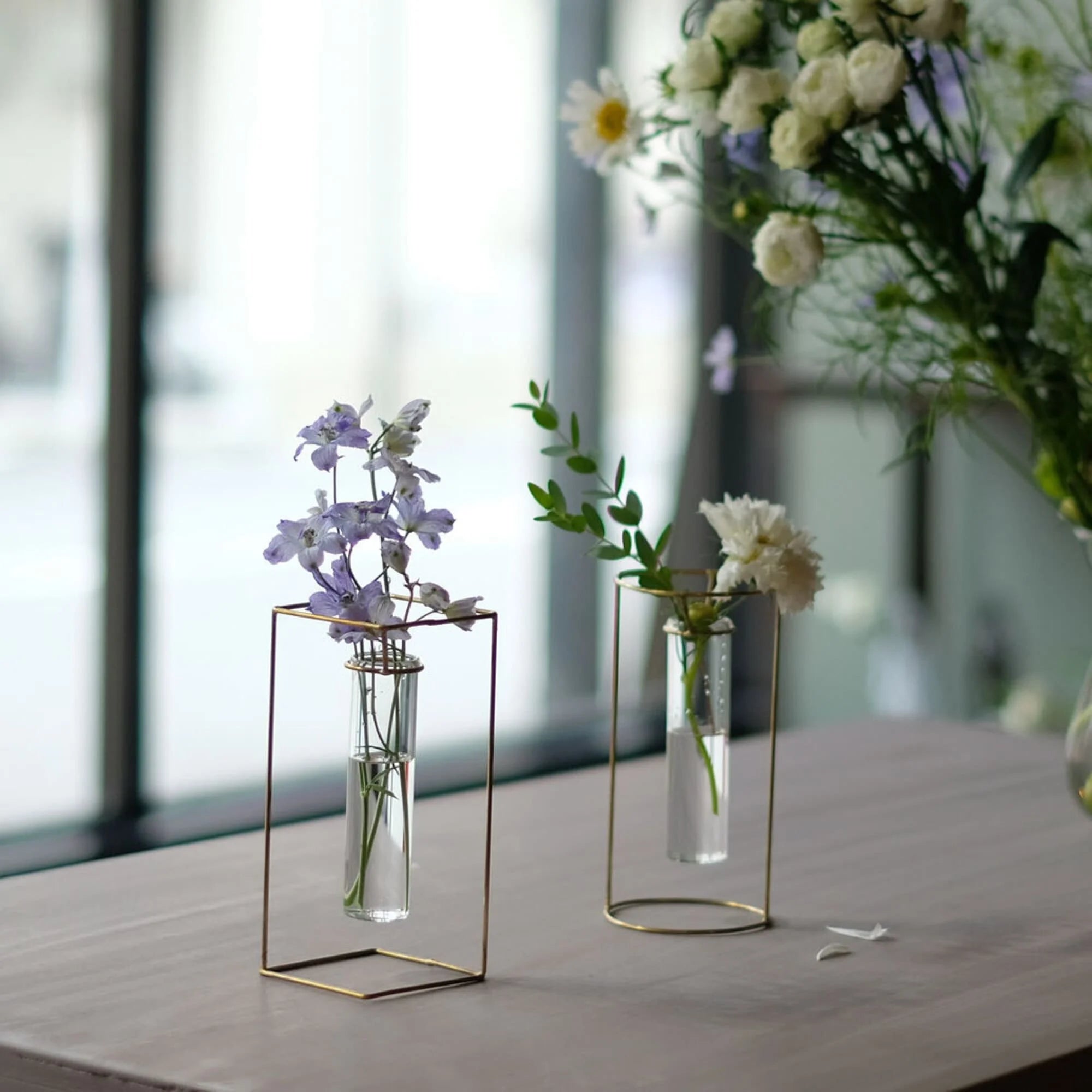 PIKE Stand – Round Brass Wire Flower Vase (Tabletop)