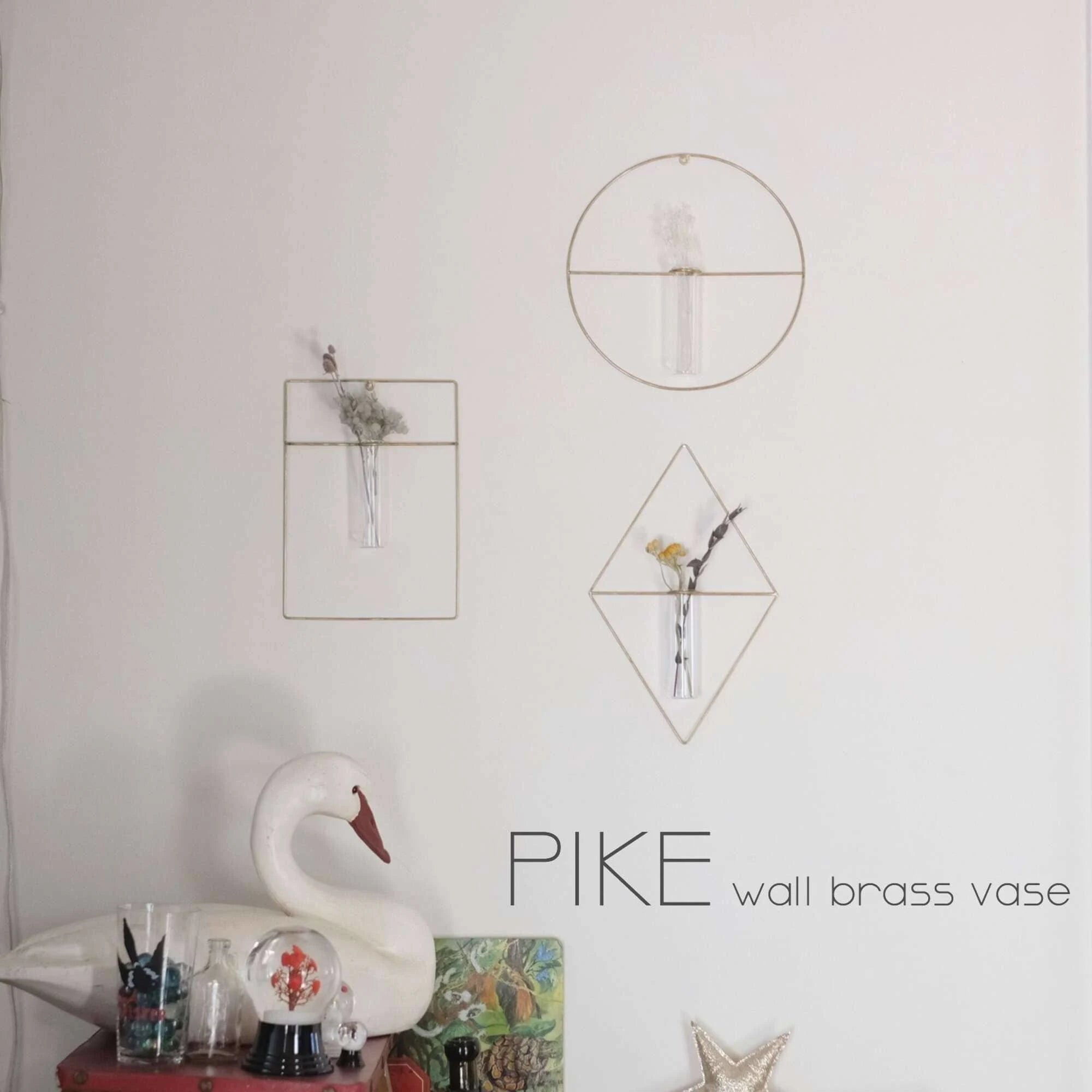 PIKE Wall – Rectangular Brass Wire Flower Vase (Hanging)